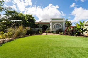 Amplia Villa de lujo con piscina climatizada